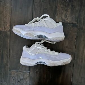 Wmns Air Jordan 11 Retro Low 'Pure Violet'